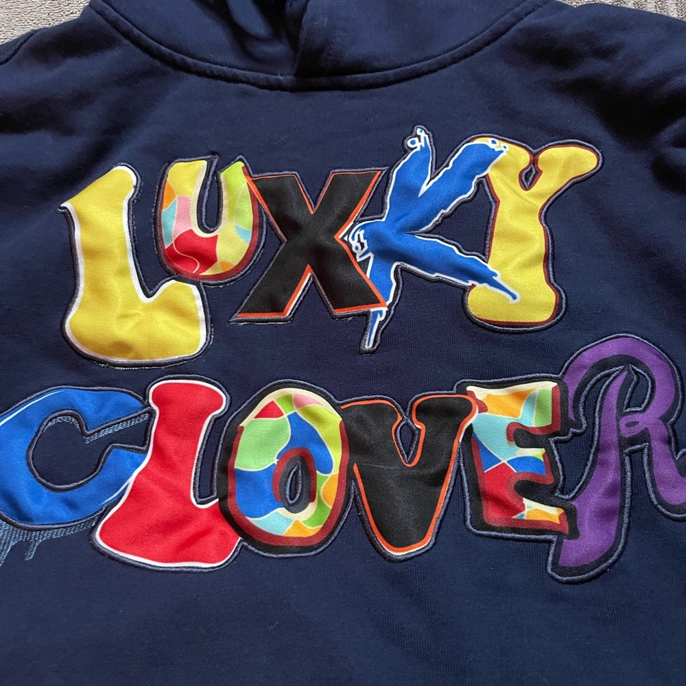 Lucky clover hoodie sz M